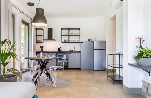 Saline Sadun Apartment | Casale Lorenzo - Apartment 2 with Private Terrace, Shared Garden and Air Conditioning