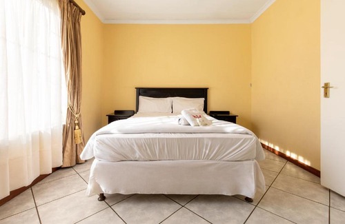 Bedfordview House | Casas Navio Guest House