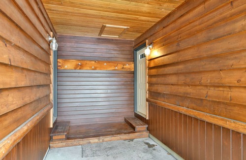 Spooner Cabin | Casey Lodge- cozy cabin nestled on 13 wooded acres