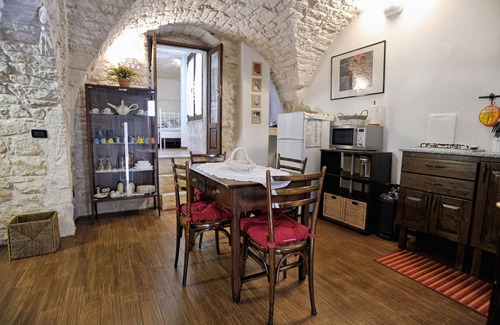 Ostuni Apartment | Casina Petra romantic stone house with WiFi