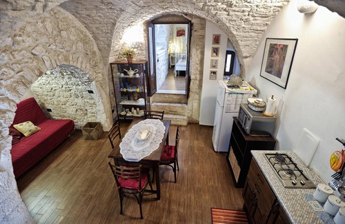 Ostuni Apartment | Casina Petra romantic stone house with WiFi