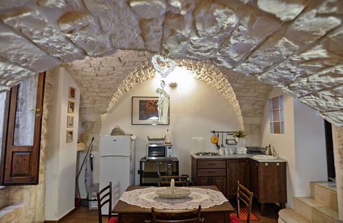 Ostuni Apartment | Casina Petra romantic stone house with WiFi