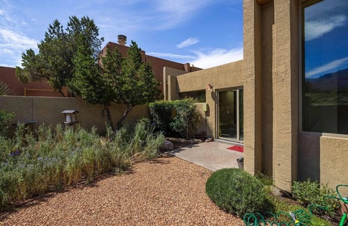 Sandia Heights South House | Casita de Montano 2 Bdrm Foothills Charmer with Incredible Sandia Mtn Views