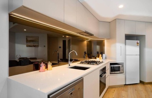 Brisbane Central Business District Apartment | CASSA ONE - The Heart of CBD & River View w/Pool