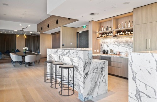 Brisbane Central Business District Apartment | CASSA ONE - The Heart of CBD & River View w/Pool