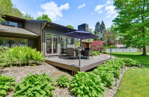 Cassopolis House | Cassopolis Vacation Home - Walk to Diamond Lake!