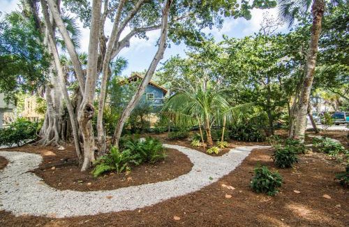 Sanibel Ski Chalet | Castaway Cottage (Sanibel Shores, on Cardium Street)