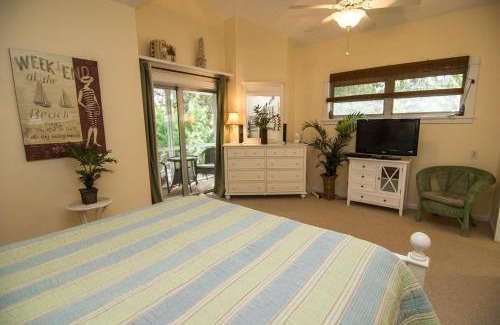 Sanibel Ski Chalet | Castaway Cottage (Sanibel Shores, on Cardium Street)