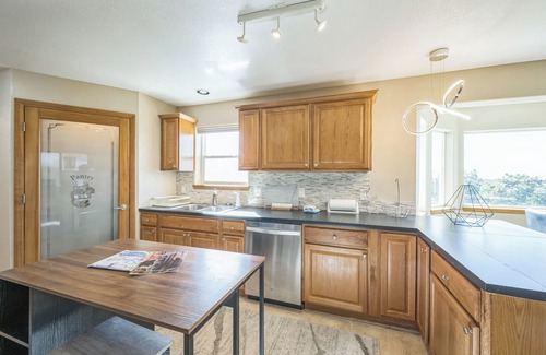 Castle Rock House | Castle 10BR 12BD 8BA Accessible CamperParking Shop Golf