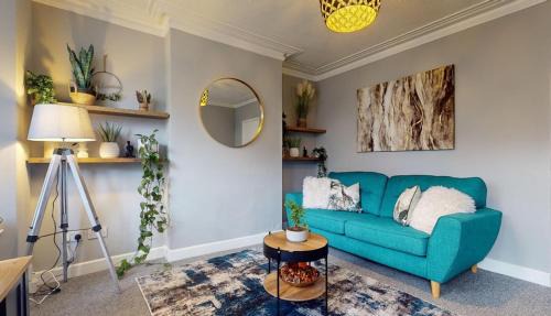 Nottingham Apartment | Castle Boulevard Nottingham - 3 Bedrooms Sleeps 5, Free Parking & WiFi - Close to City Centre, University & Hospital