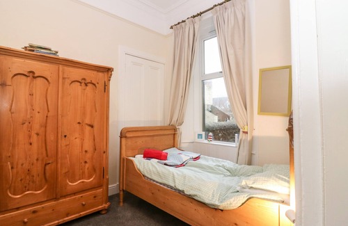 Anstruther Cottage | CASTLE CLIFF, pet friendly, character holiday cottage in Anstruther