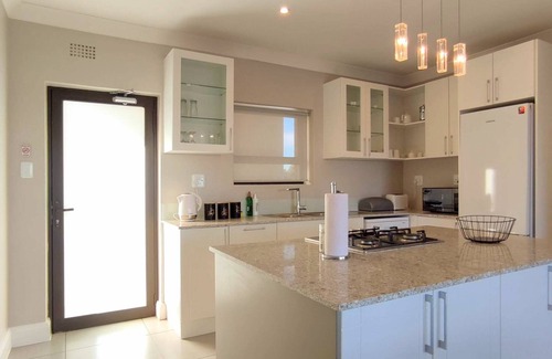 Plettenberg Bay Apartment | Castle Holiday | 6 sleeper - Pool, BBQ & Fibre