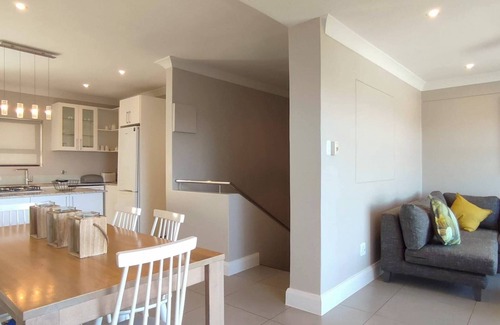 Plettenberg Bay Apartment | Castle Holiday | 6 sleeper - Pool, BBQ & Fibre