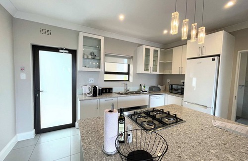 Plettenberg Bay Apartment | Castle Holiday | 6 sleeper - Pool, BBQ & Fibre