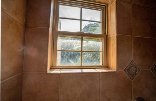 Skyway Villa | Castle Retreat - Luxury Views - Close to Downtown, Pikes Peak, Broadmoor