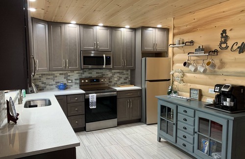 Friendship Cabin | CASTLE ROCK LAKE VIEW