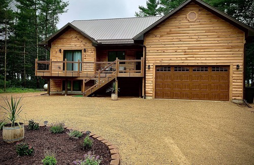 Friendship Cabin | CASTLE ROCK LAKE VIEW