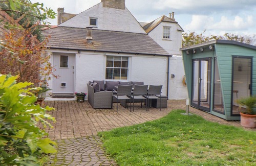 Marazion Cottage | CASTLE VIEW, pet friendly, country holiday cottage in Marazion