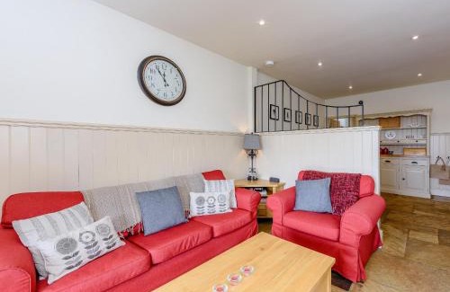 Sedlescombe House | Castlemans Stables West