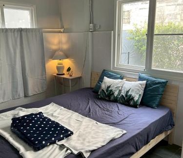 Bang Lamphu Lang House | Cat in the box homestay