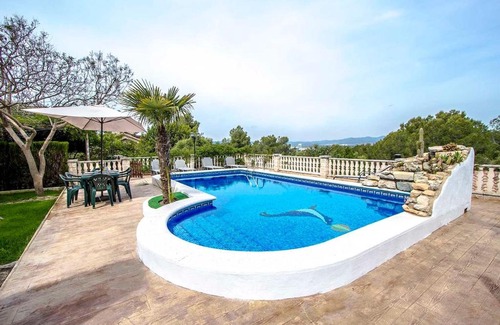 Castellet i la Gornal Villa | Catalunya Casas Enticing Elegance , 10min to Costa Dorada beaches!