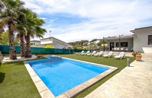 Sils Villa | Catalunya Casas Modern Marvel,15 min to Costa Brava beaches!