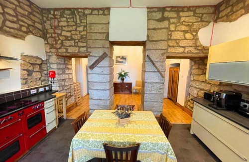 Gorebridge Apartment | Catcune Grand Suite