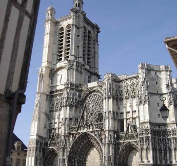 Old Town Apartment | Cathedrale des cieux