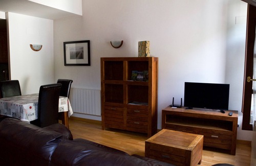 Esterri D'Aneu Apartment | Cau d'Àneu. Duplex, located on the main street of the town.