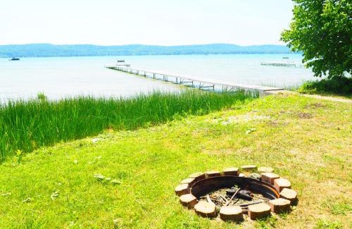 Honor House | Cavalier Cottage - Private Lakefront W Kayaks!