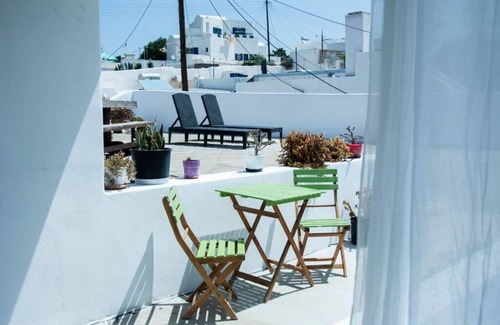 Megalochori House | Cave house in beautiful local village with views, gym and relaxing atmosphere