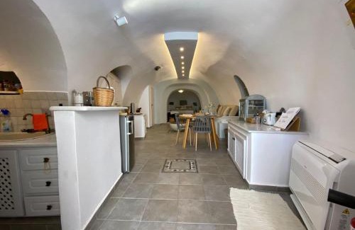 Finikia House | Cave house mARTrona