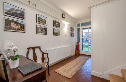 Belfast House | Cavehill View - Elegant 4-bedroom detached house in great location with free parking