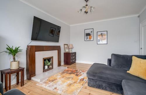 Belfast House | Cavehill View - Elegant 4-bedroom detached house in great location with free parking