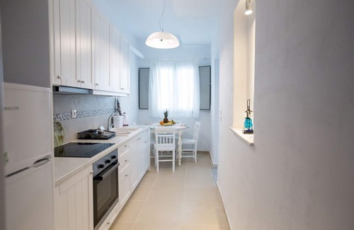 Kamari House | Cavesand - Private House with Private Pool