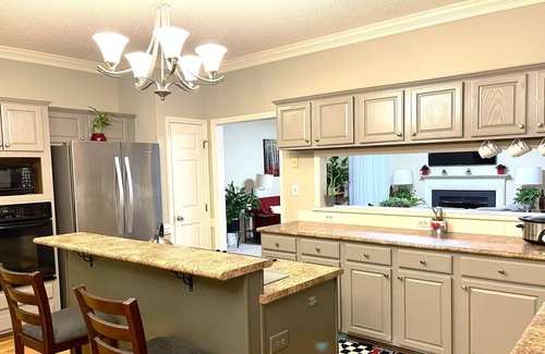 Jamestown House | Cazenitah: The Ideal Getaway, Corporate 3BR in Prime Location and Neighborhood