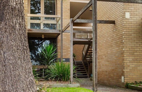 Geelong Apartment | CBD Geelong Apt w/Free Parking