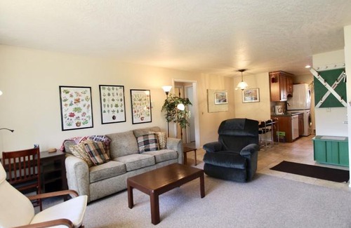 Dillon Apartment | Cc42 Chateau Claire - Str-900277 2 Bedroom Condo