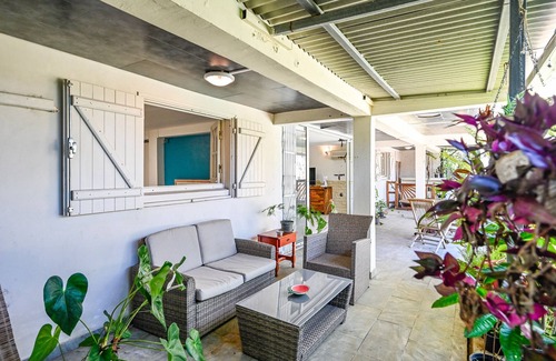 Sainte-Clotilde Cottage | Ce Logement Calme et Sans vis à vis Dispose D'une Piscine Avec Jacuzzi