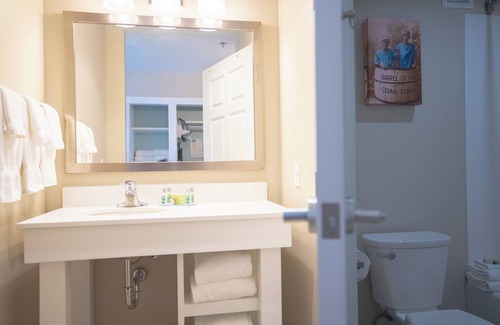 Sandusky Hotel | Cedar Point's Hotel Breakers