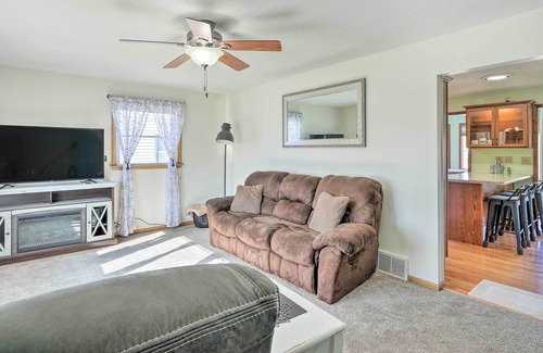 Cedar Rapids - Iowa City House | Cedar Rapids Home ~ 3 Mi to Dtwn!