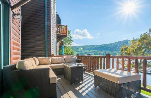 McHenry House | Cedar Shores Villa 03