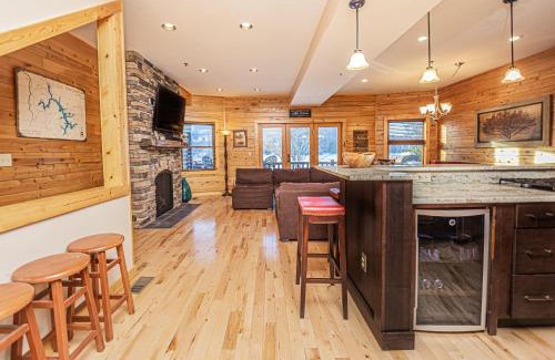 McHenry House | Cedar Shores Villa 03