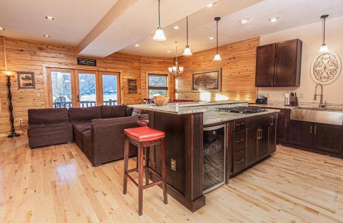 McHenry House | Cedar Shores Villa 03