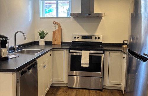 Bowmanville Apartment | Cedar Suite - Cozy fireplace, full kitchen & in-suite laundry