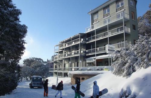 Falls Creek Apartment | Cedarwood Apartments
