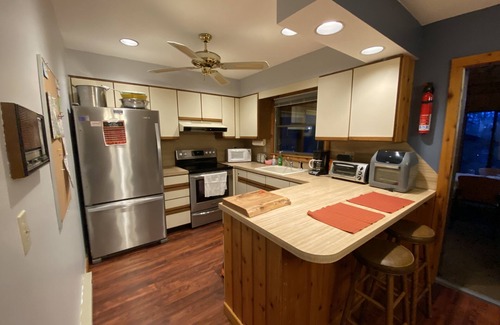 Lake Ariel Ski Chalet | Celebrate the changing colors of Fall at Willow’s Place! 🍁Kayaks and pedal boat!