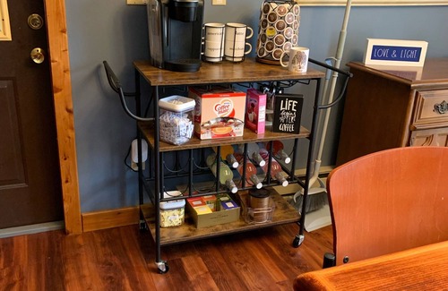 Lake Ariel Ski Chalet | Celebrate the changing colors of Fall at Willow’s Place! 🍁Kayaks and pedal boat!