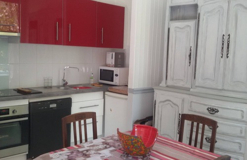 Bagneres-de-Luchon Apartment | Center of Bagnères de Luchon, gd T2/3 (65m²) of independent character, with garden.