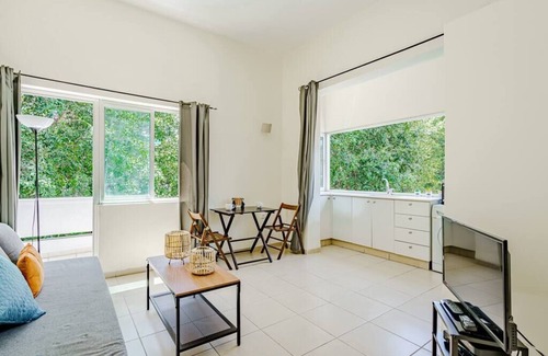 Tel Aviv Apartment | Central 1BR in Dizzengoff by Holiday-rentals